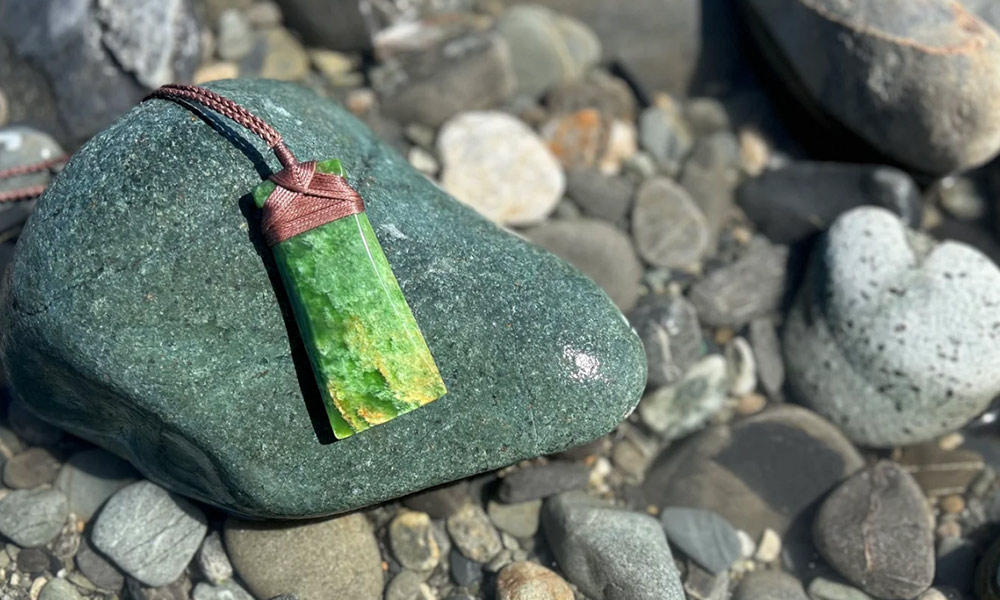 Carved in stone new zealand pounamu carver
