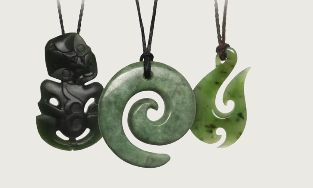 Greenstone pounamu carver Mountain Jade Rotorua