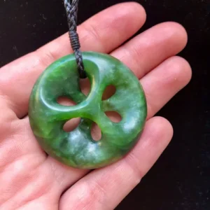 Eszter Szigethy (Jade Pebble) green stone carver pounamu guide