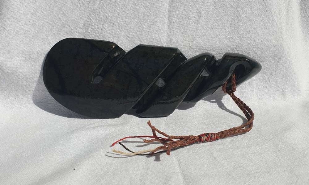 Auckland pounamu green stone carver guide