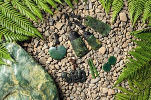 kuru pounamu carver guide hokitika west coast