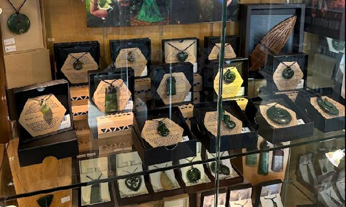 Jade Kiwi pounamu and greenstone shop West End Kaikoura New Zealand
