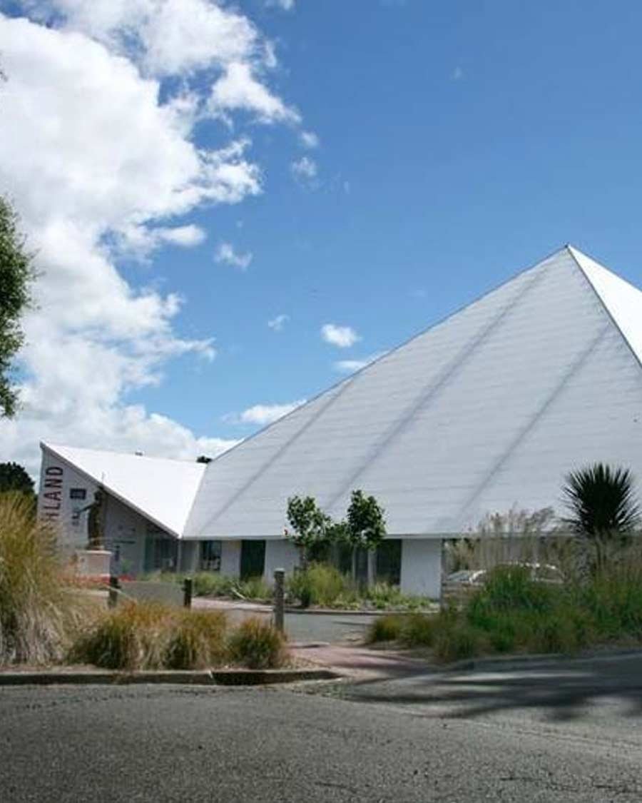 The exterior of Southland Museum and Art Gallery, home to the Te Māori exhibition boulder