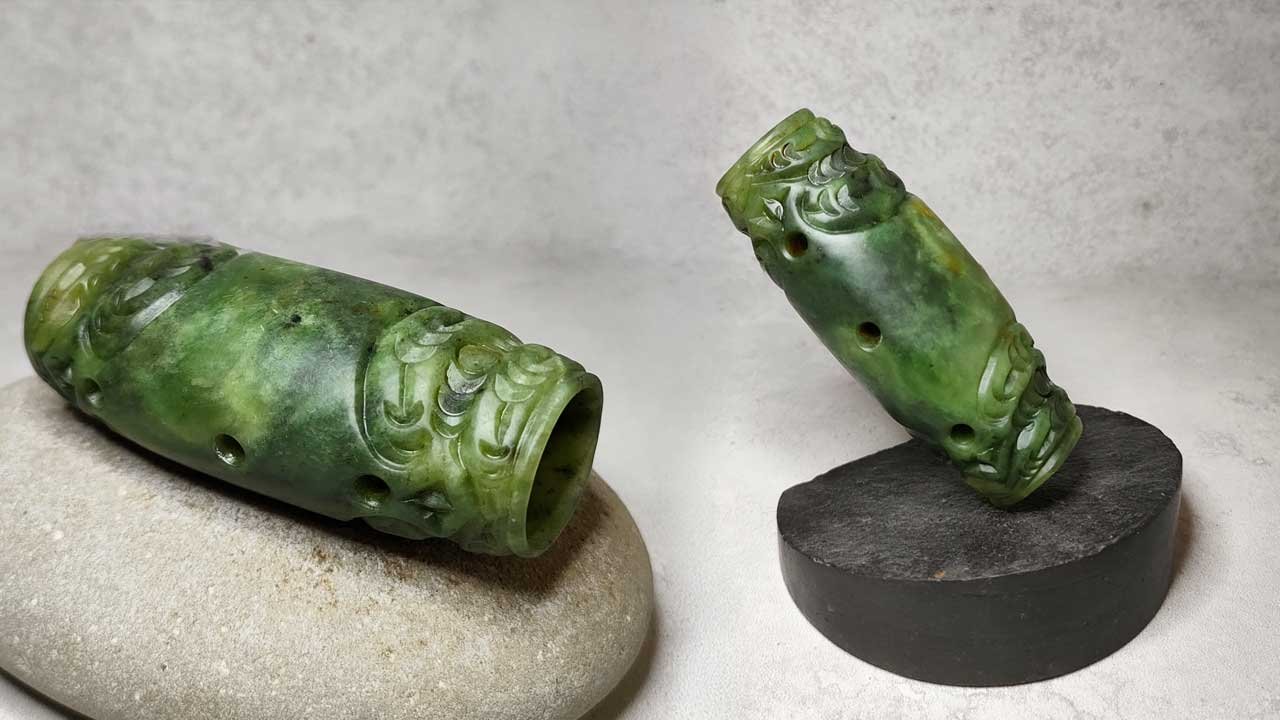 Pounamu kōauau carved by Alex Sands of Sands Carving Studio